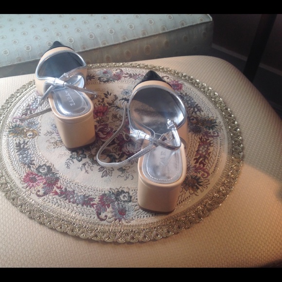 Zara Black cap toe 7.5 with silver trim adjustable - Picture 4 of 6